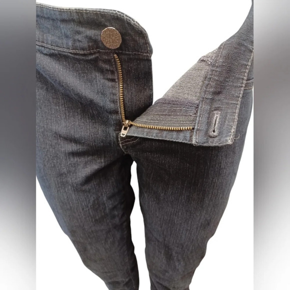 Tahari EUC Dark Wash Straight Leg Jeans Size 4 - Picture 3 of 10